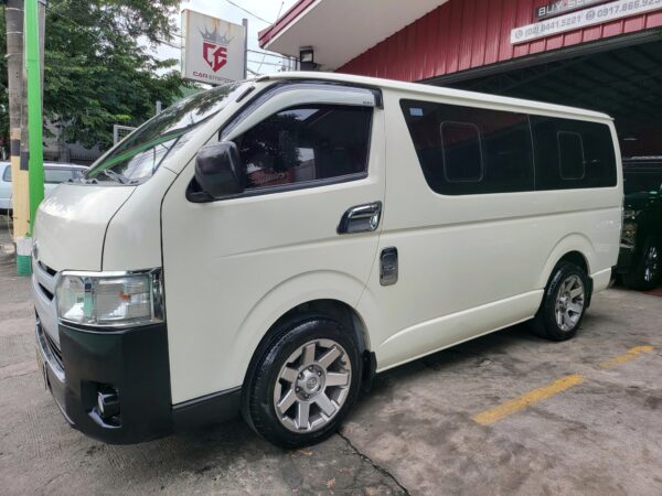 2017 Toyota Hiace 3.0 Commuter M/T