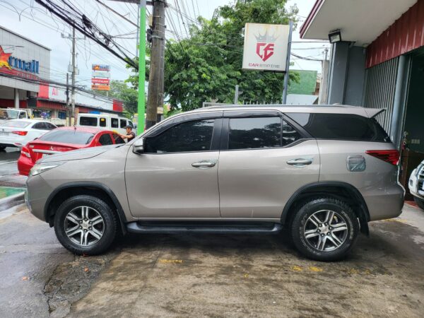 2017 Toyota Fortuner 2.7 G Gas A/T - Image 3