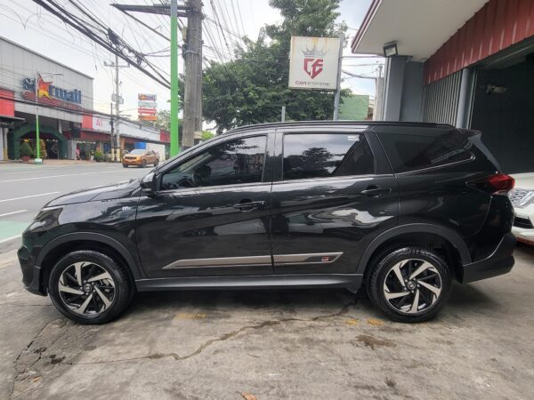2022 Toyota Rush 1.5 GR-S 10K KM A/T - Image 3