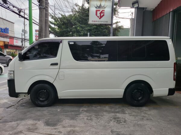 2021 Toyota Hiace Commuter 3.0 M/T - Image 3