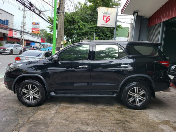 2021 Toyota Fortuner 2.4 V Diesel A/T - Image 3