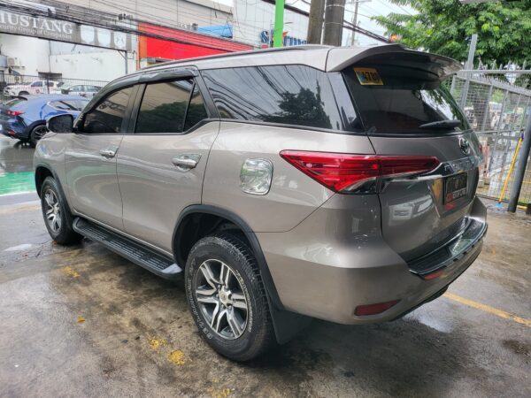 2017 Toyota Fortuner 2.7 G Gas A/T - Image 4