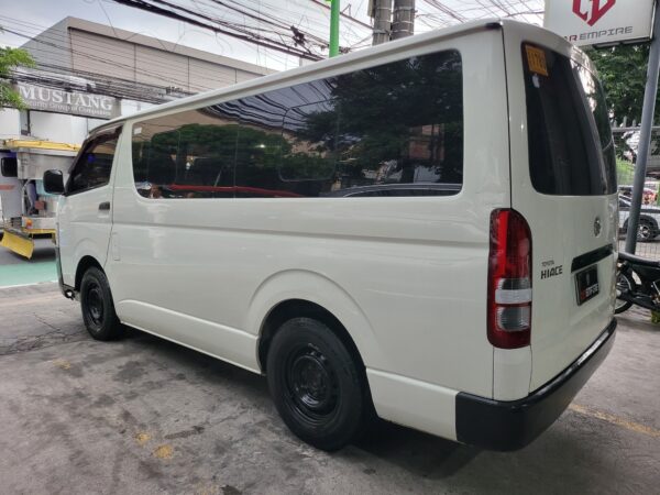 2021 Toyota Hiace Commuter 3.0 M/T - Image 4