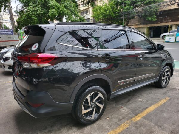 2022 Toyota Rush 1.5 GR-S 10K KM A/T - Image 6