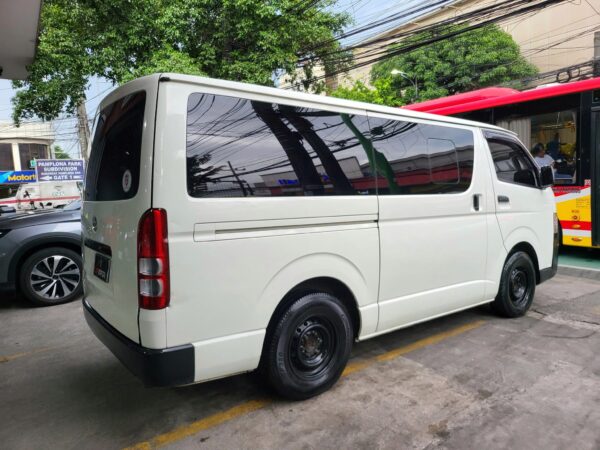 2021 Toyota Hiace Commuter 3.0 M/T - Image 6