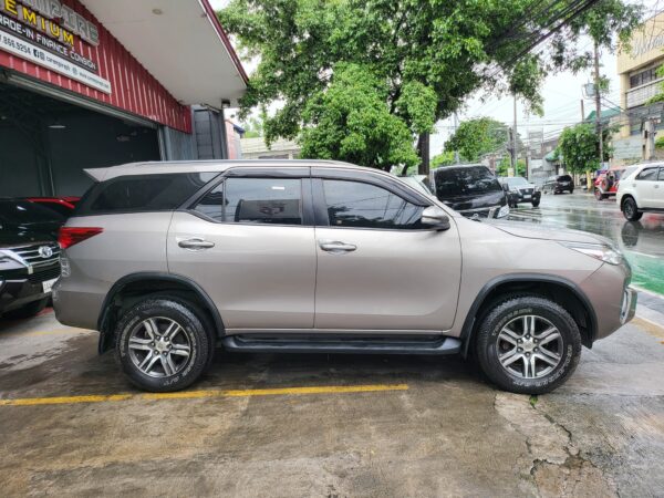 2017 Toyota Fortuner 2.7 G Gas A/T - Image 7