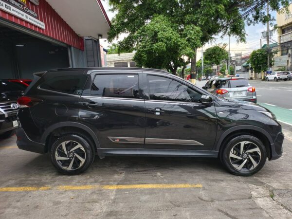 2022 Toyota Rush 1.5 GR-S 10K KM A/T - Image 7