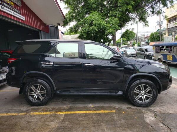 2021 Toyota Fortuner 2.4 V Diesel A/T - Image 7