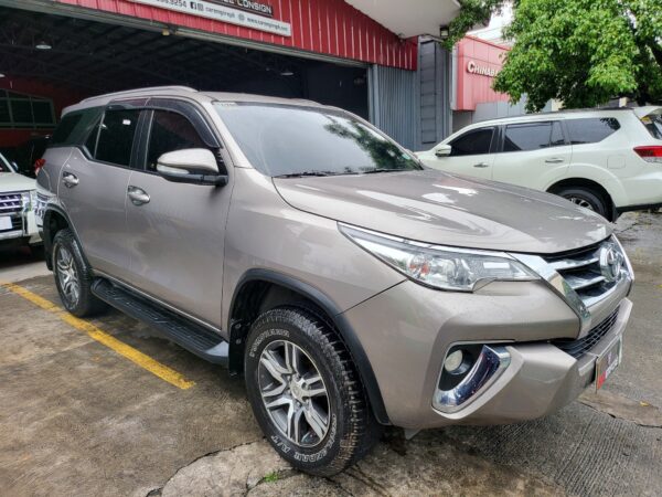 2017 Toyota Fortuner 2.7 G Gas A/T - Image 8