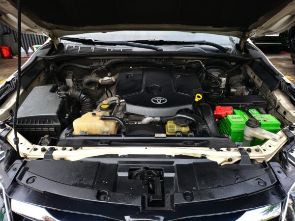 2016 Toyota Fortuner 2.4 G Diesel A/T - Image 8