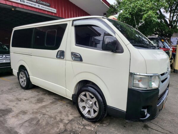 2017 Toyota Hiace 3.0 Commuter M/T - Image 9