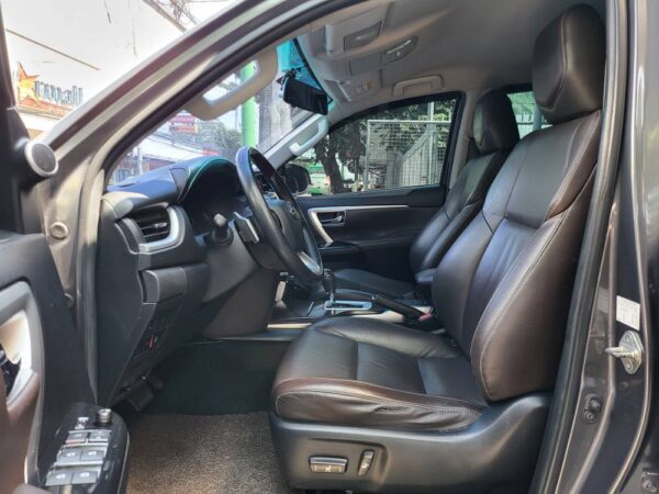 2018 Toyota Fortuner 2.4 V Diesel A/T - Image 10