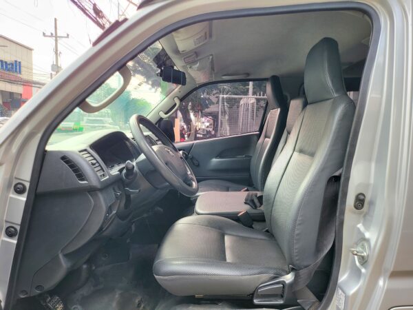 2022 Toyota Hiace Commuter 3.0 M/T - Image 10