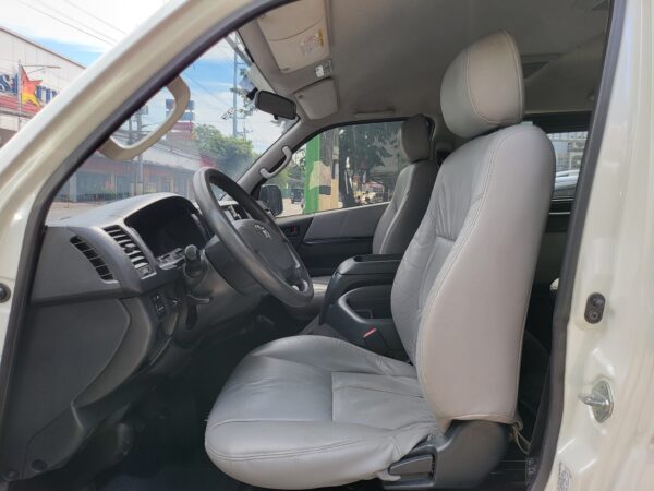 2018 Toyota Hiace Super Grandia 3.0 A/T - Image 10