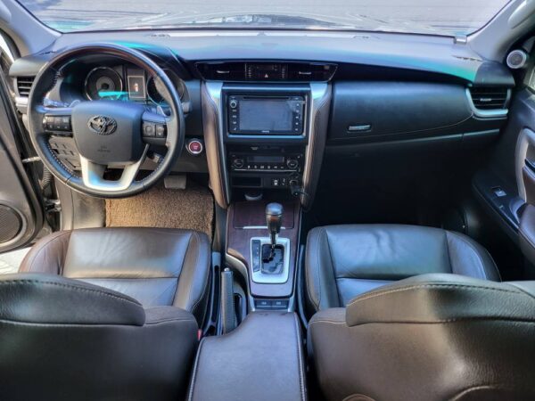 2018 Toyota Fortuner 2.4 V Diesel A/T - Image 11