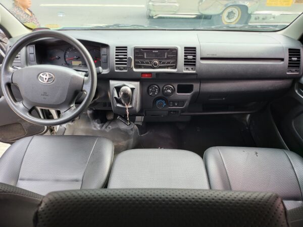 2022 Toyota Hiace Commuter 3.0 M/T - Image 11