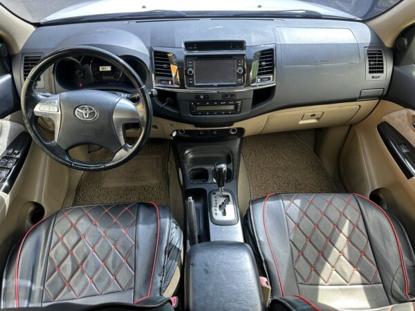 2014 Toyota Fortuner 2.5 G A/T - Image 12