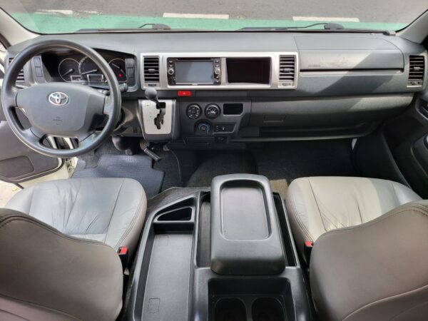 2018 Toyota Hiace Super Grandia 3.0 A/T - Image 11