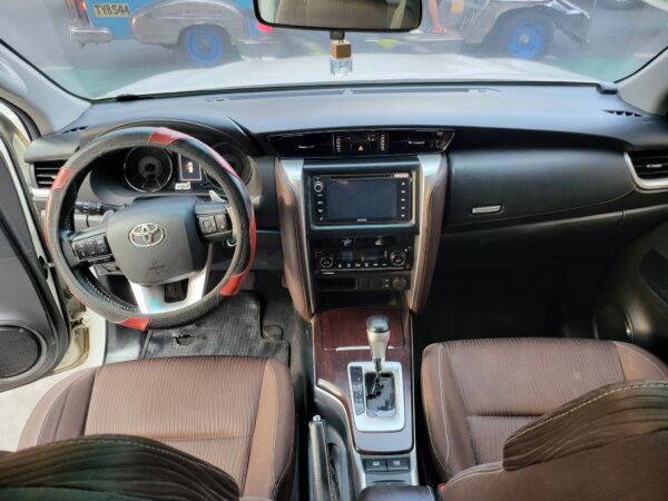 2019 Toyota Fortuner 2.4 G Diesel Loaded A/T - Image 11