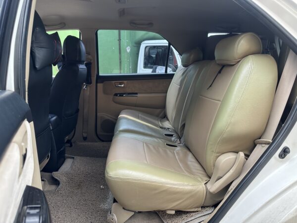 2014 Toyota Fortuner 2.5 G A/T - Image 13