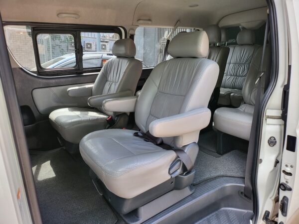 2018 Toyota Hiace Super Grandia 3.0 A/T - Image 12