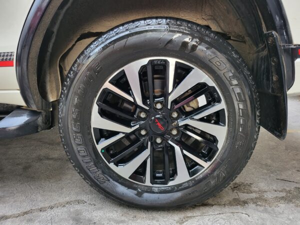 2019 Toyota Fortuner 2.4 G Diesel Loaded A/T - Image 15