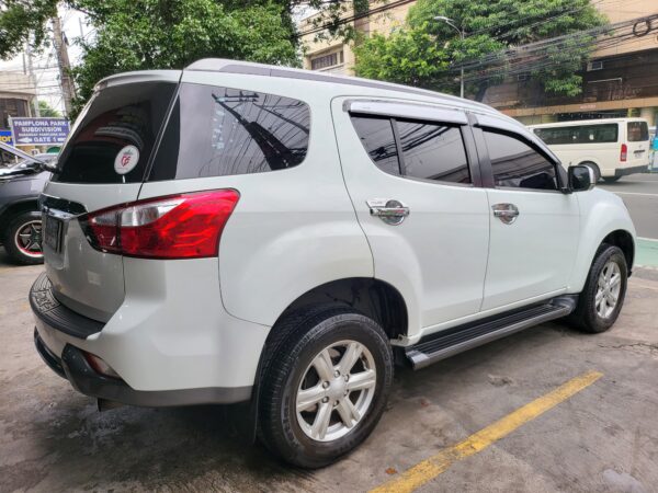 2015 Isuzu MU-X 2.5 LS-A A/T - Image 6