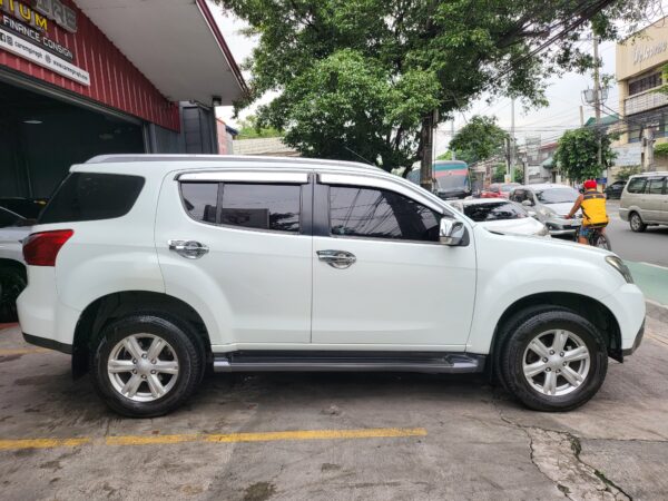 2015 Isuzu MU-X 2.5 LS-A A/T - Image 7