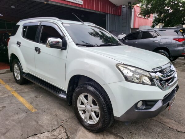 2015 Isuzu MU-X 2.5 LS-A A/T - Image 8