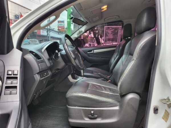 2015 Isuzu MU-X 2.5 LS-A A/T - Image 11