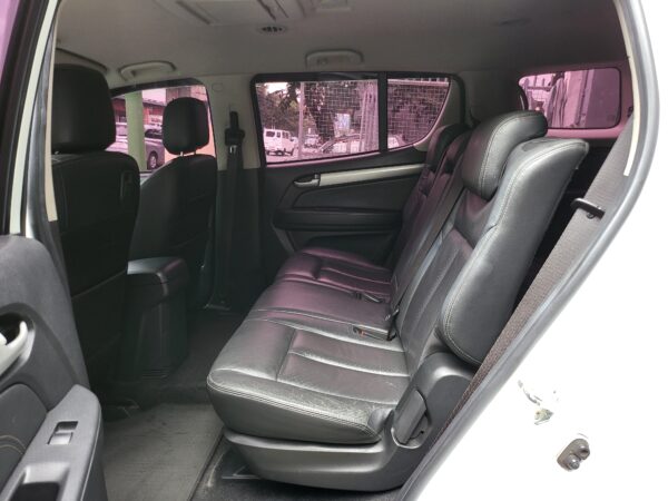 2015 Isuzu MU-X 2.5 LS-A A/T - Image 12