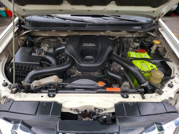 2015 Isuzu MU-X 2.5 LS-A A/T - Image 9