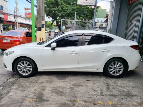 2016 Mazda 3 1.5 Skyactiv 30K KM A/T - Image 3