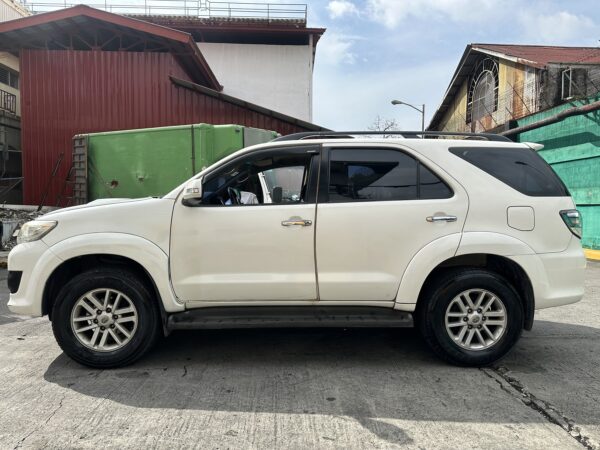 2014 Toyota Fortuner 2.5 G A/T - Image 4