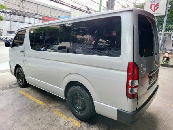 2022 Toyota Hiace Commuter 3.0 M/T - Image 4