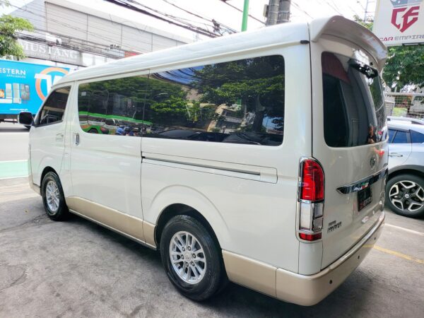 2018 Toyota Hiace Super Grandia 3.0 A/T - Image 4