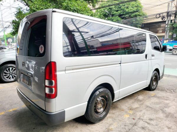 2022 Toyota Hiace Commuter 3.0 M/T - Image 6