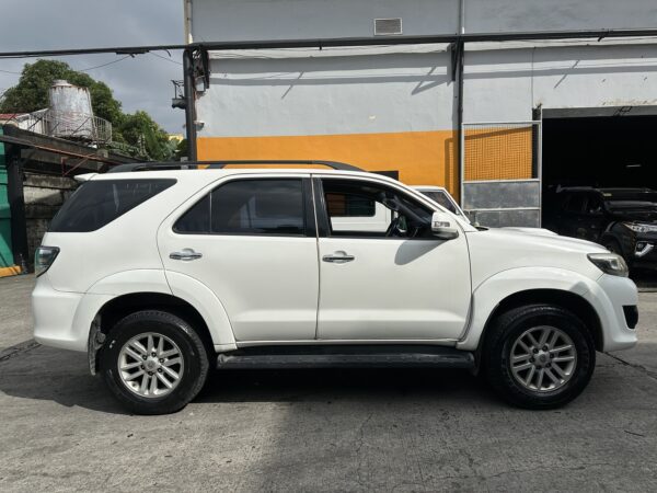 2014 Toyota Fortuner 2.5 G A/T - Image 8