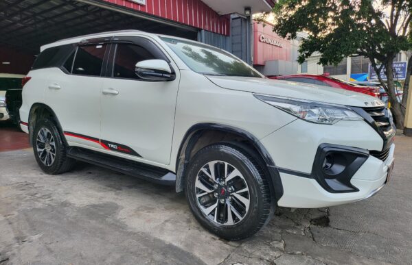 2019 Toyota Fortuner 2.4 G Diesel Loaded A/T - Image 8