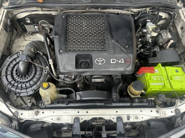2014 Toyota Fortuner 2.5 G A/T - Image 10